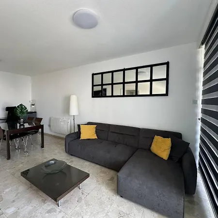 52 - Two Bedroom With Shared Pool Διαμέρισμα *