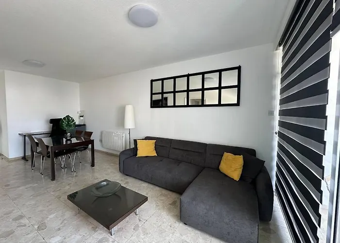 52 - Two Bedroom With Shared Pool Διαμέρισμα *